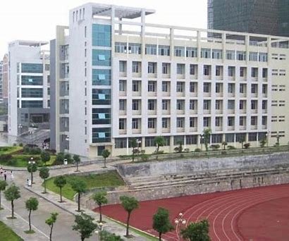 湖南师大研究生将入住长沙一高中?相关中学对此作何回应?