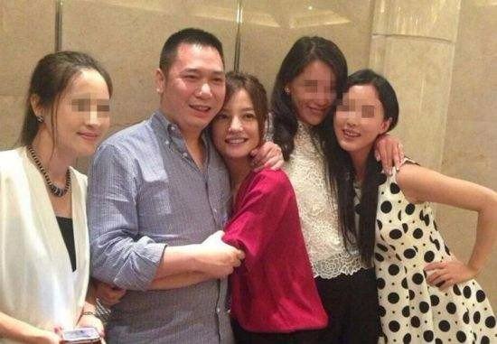 如何看待《一桌没有姑娘的饭局，还能叫吃饭吗》这篇文章？