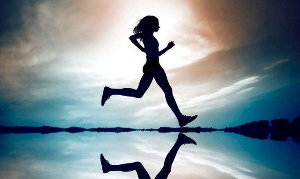 专家建议跑步超1小时要喝电解质饮料！高温高湿天气如何运动？