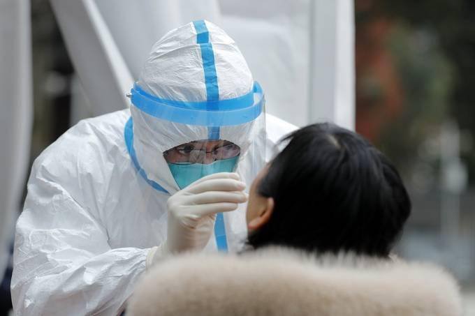 新冠肺炎或成为长期流行传染病，人类最终会因为新冠灭绝吗？