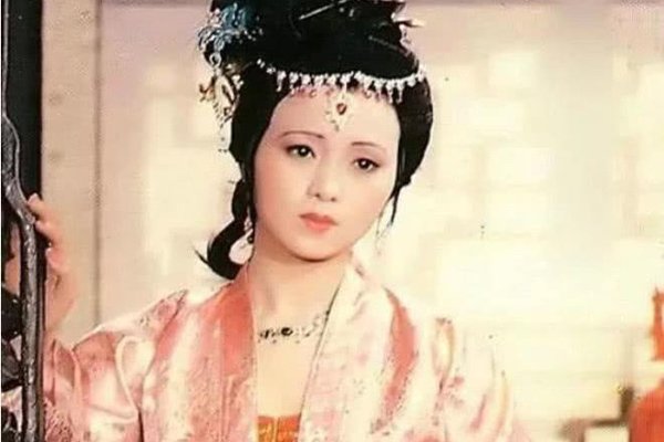 “扒灰”一词出自红楼梦，这个词是什么意思？