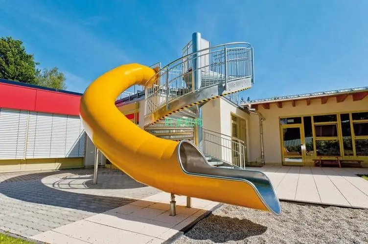 滑梯是平移还是旋转现象？