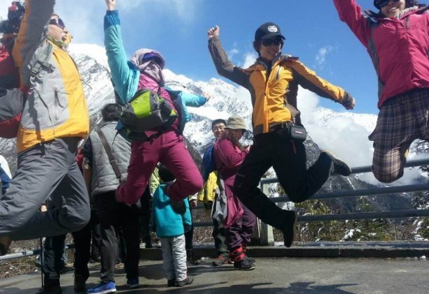 我们大家跳起来歌词