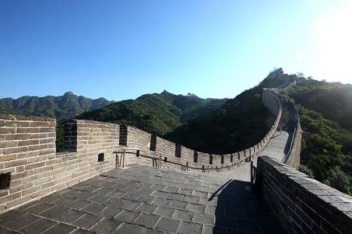 八达岭长城景区发布游客流量红色预警信号，对此你怎么看？