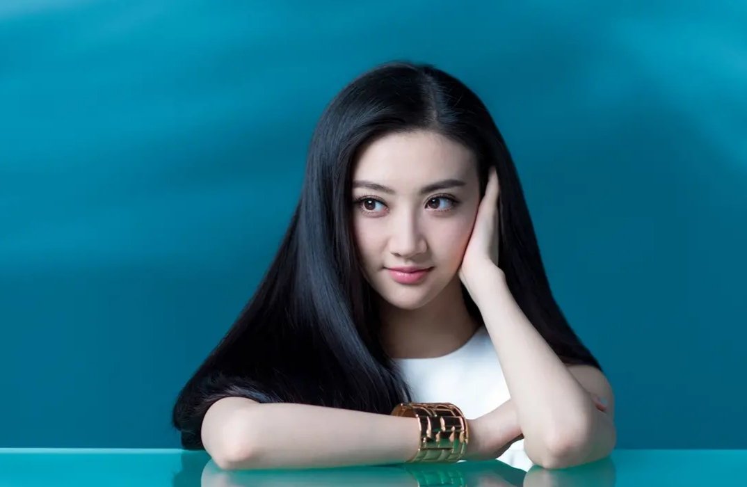 景甜与父亲现身高档医院，他们究竟怎么了？身体出现了哪些问题？