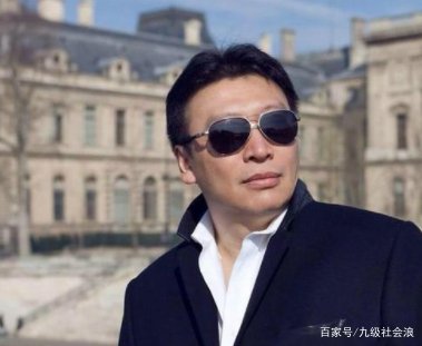 范冰冰真正的靠山：成龙都要礼让三分，就连洪金宝也不够格！他是谁？