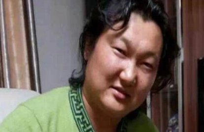 《梦中的额吉》原唱是云飞吗？