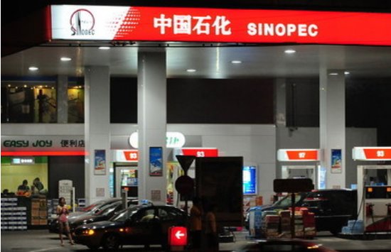 中国石化加油卡可以在加油站的便利店购物么？