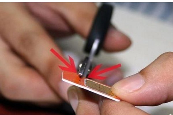 换了新手机需要用小卡，那么如何剪裁成小卡，如果以后想用大卡又该怎么办？