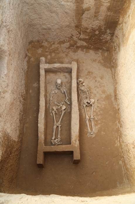 陕西寨山遗址发现多处活人殉葬墓,这种现象体现了什么?