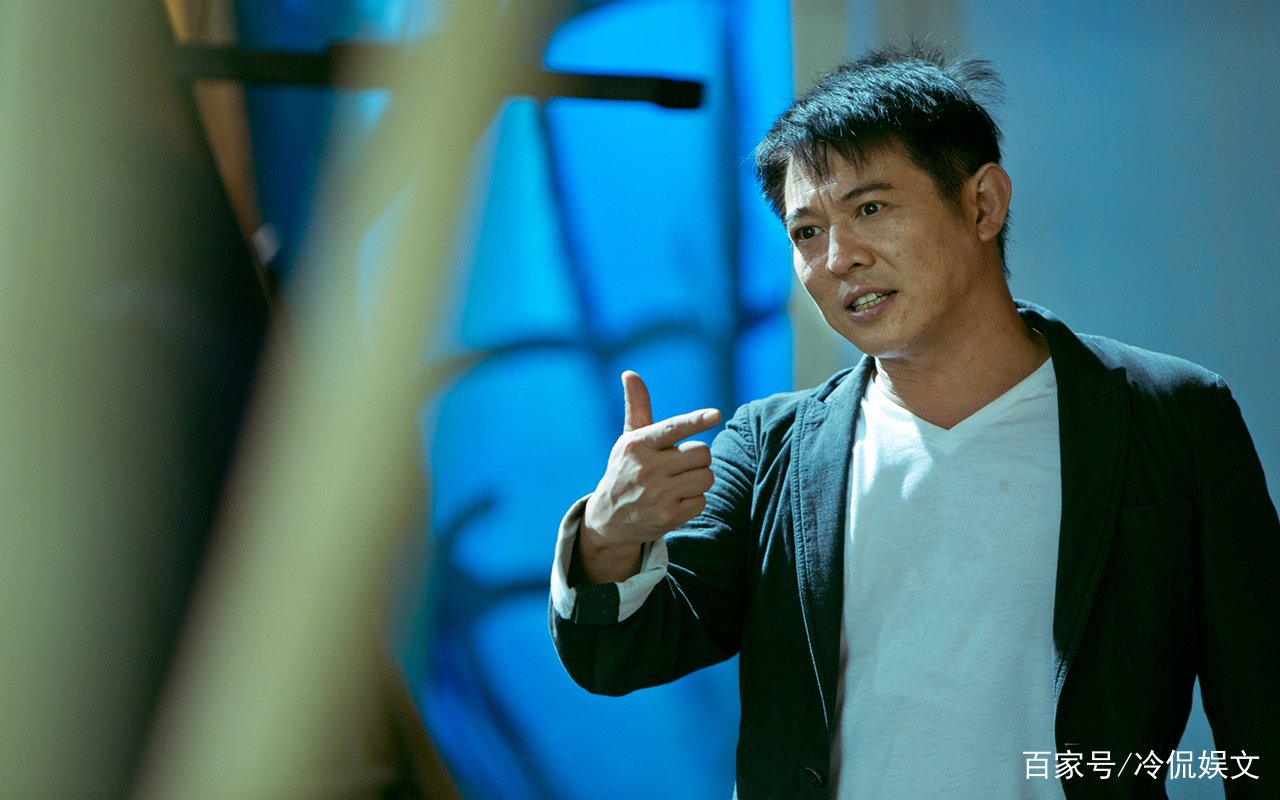 《战狼2》爆红后，李连杰警告吴京：从此夹着尾巴做人，发生了什么事情呢？