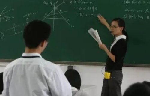 家长对老师怎样回短信