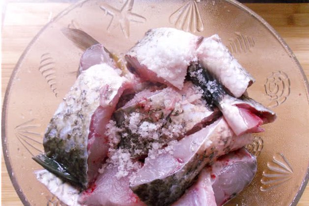 九门寨石锅鱼怎么做？