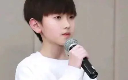 TF家族四代练习生左奇函被曝恋爱，其妈妈发文澄清，这是怎么回事？