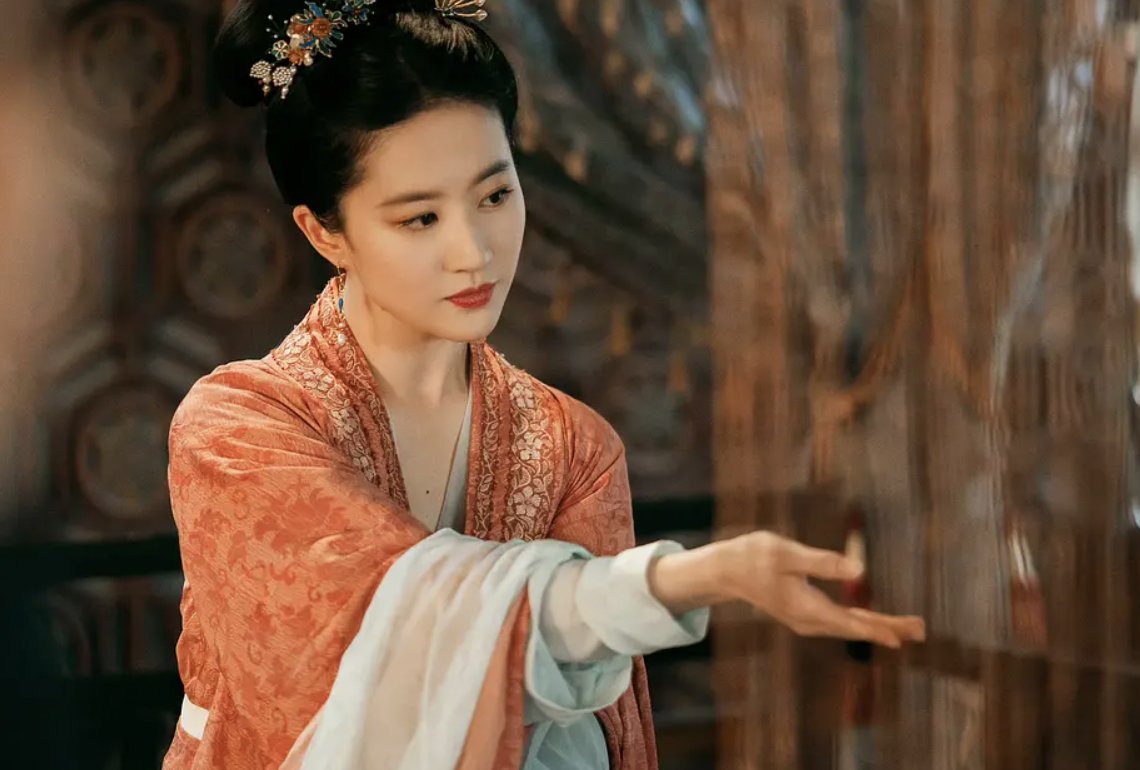 刘亦菲一袭青衣肤白貌美,《梦华录》里却被叫乡野村妇,这真的符合设定吗?