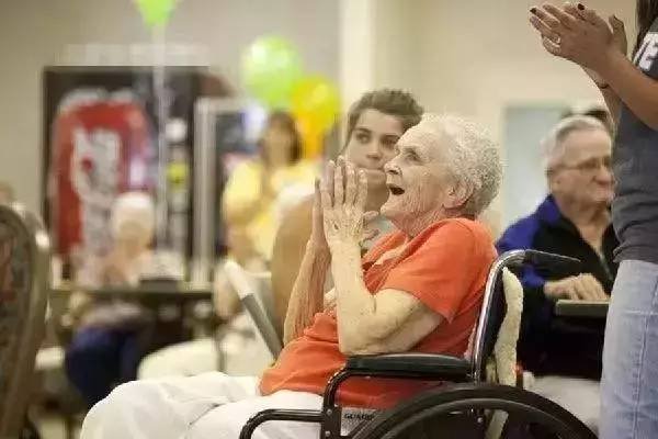 在美国,退休人员一个月能拿多少退休工资?有什么额外保障吗?