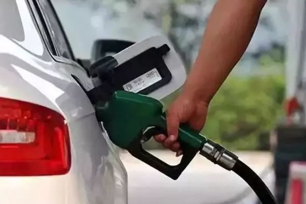 国际油价延续强势成品油将迎年内第十三涨，控制油价涨跌的因素是什么？