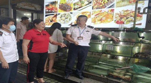 关于游客在北海点4道菜花费近千元一事，餐馆是如何回应的？