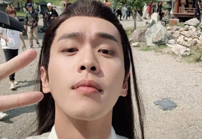 张若昀用美食滤镜自拍是怎么回事？