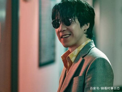 扫黑风暴中孙兴为什么要徐英子用嘴咬桌角呢？