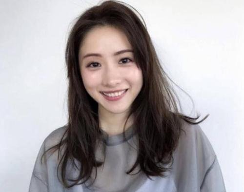 石原里美或将退圈从政，这消息属实吗？