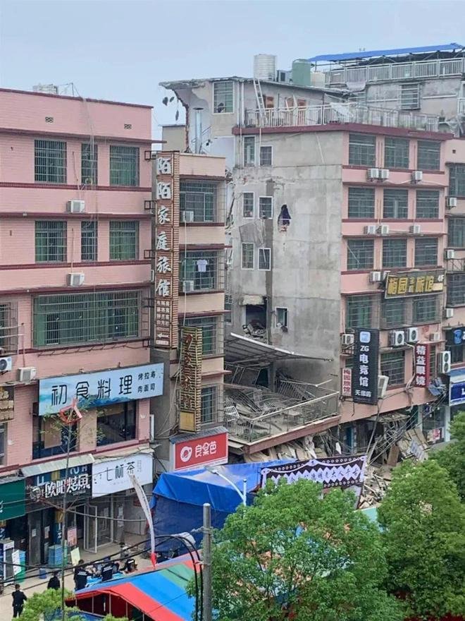 长沙塌楼事故现场生命通道基本打通，现在的救援工作进展的如何？