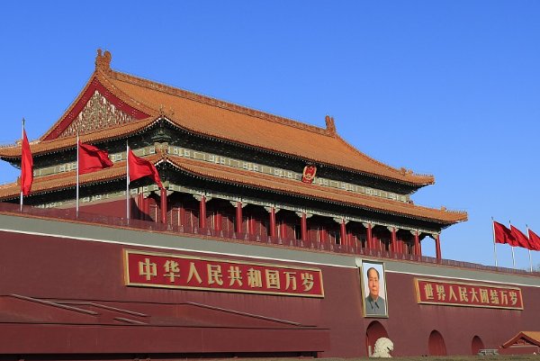 三个坚持指的是什么内容