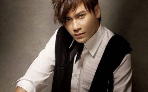 哪首歌里有“你想要的、我却不能够、给你我全部、”的歌词