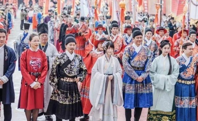 杭州西湖国风节演员掉下舞台,现场到底发生了什么?