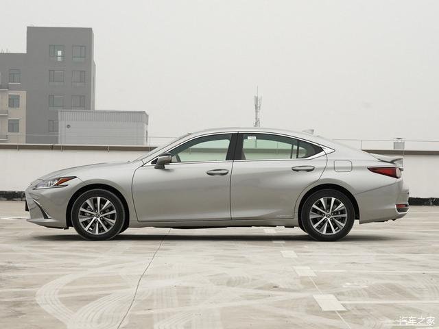 堪称30万最肉，买雷克萨斯ES200图点啥？车主：除了动力啥都好