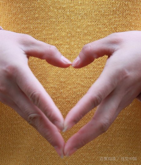 男友看我很不顺眼，总是喜欢找我茬，比如地板一点点脏就说我不做家务，怎么办？