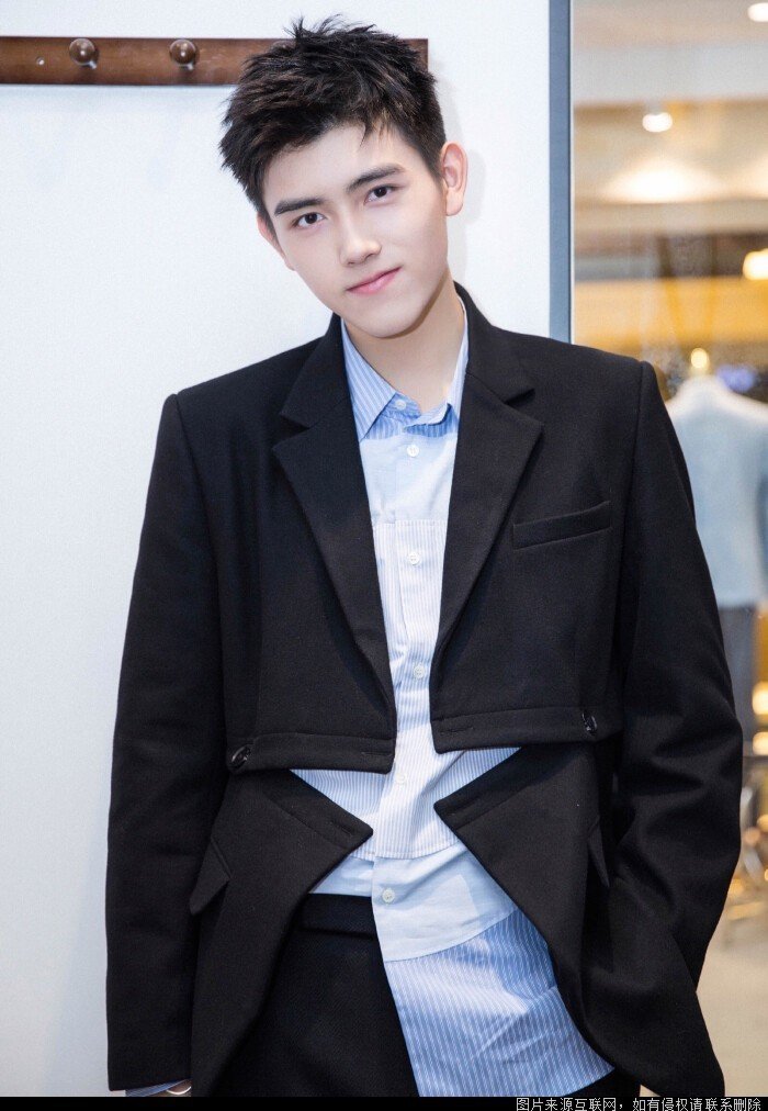 陈飞宇最胖的时候达到210斤，他是如何从一个胖小子成功蜕变成男神的？