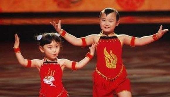 6岁上春晚，然后成为父母的提款机，8岁去世，邓鸣贺去世的原因是什么？