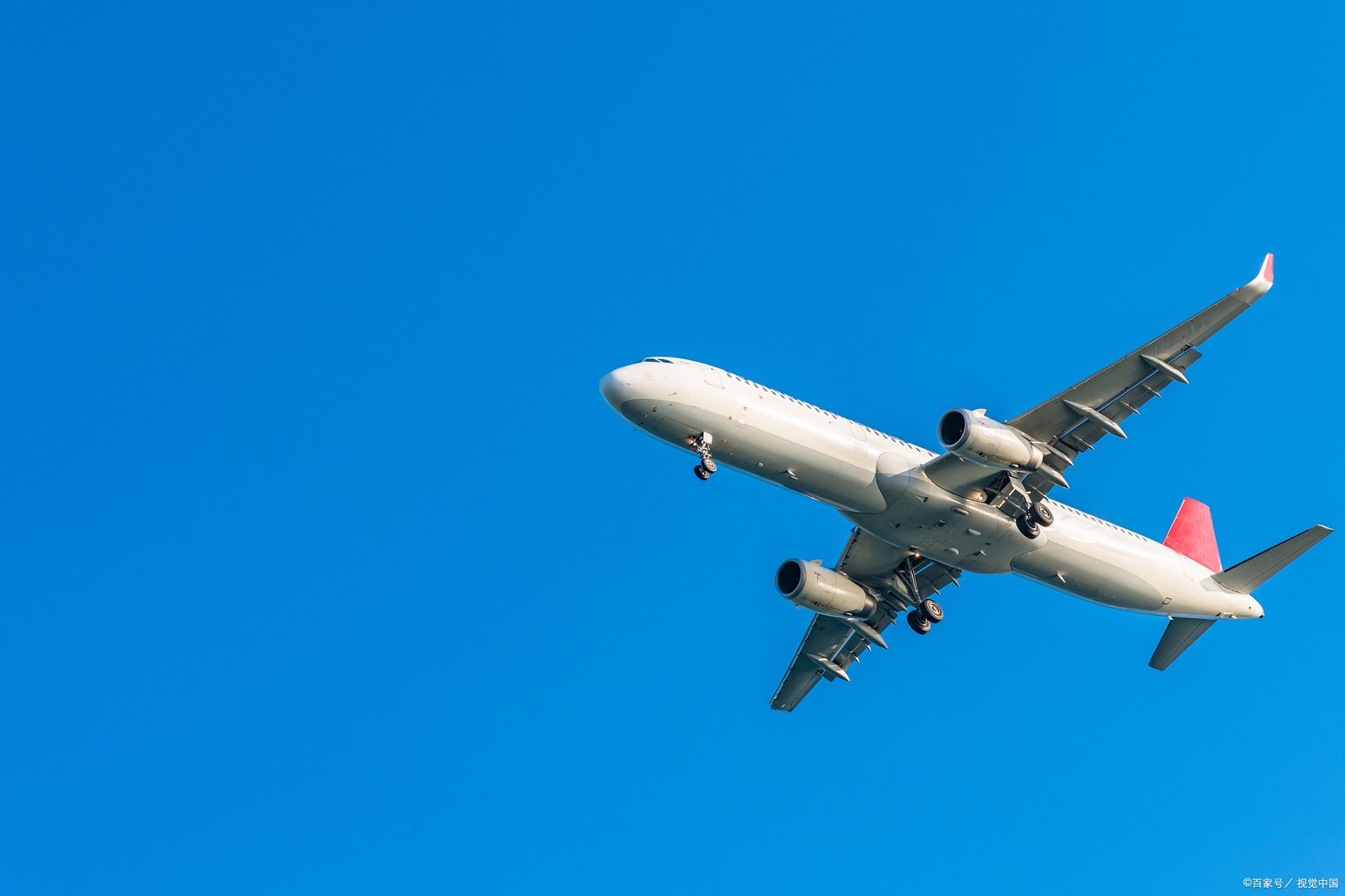 美飞行员用轨迹写下“MU5735RIP”，这背后的深意是什么？