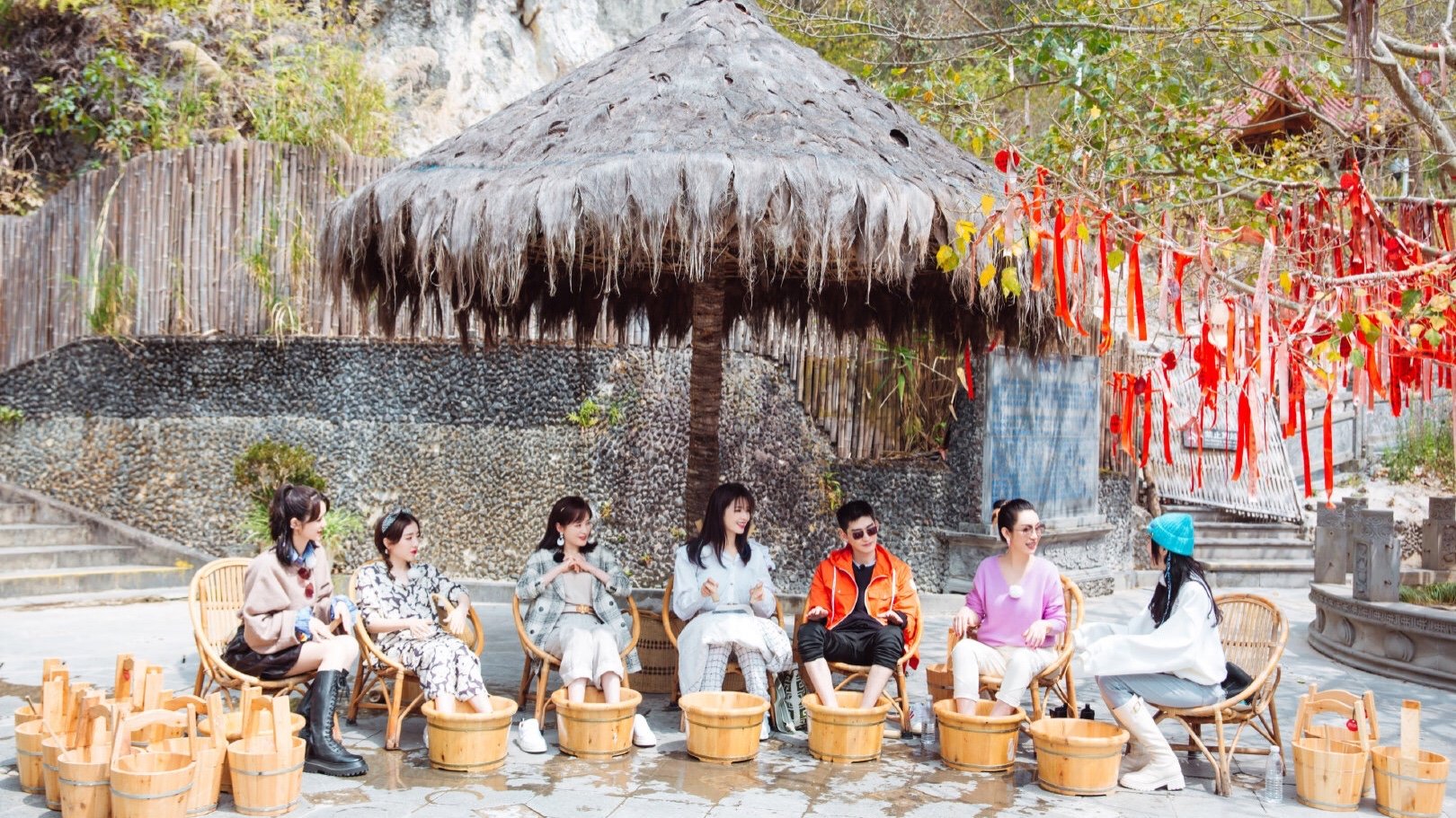 综艺节目中，蒋勤勤、秦海璐、刘涛素颜同框，她们三人的素颜状态如何？