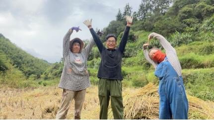 浙江一95后女孩新生活，休学后进山做农民，你能理解此做法吗？