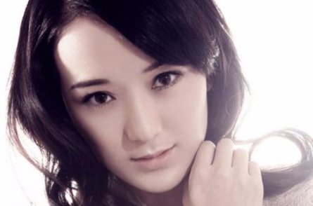 最后我们终究成了陌路人 是什么歌？