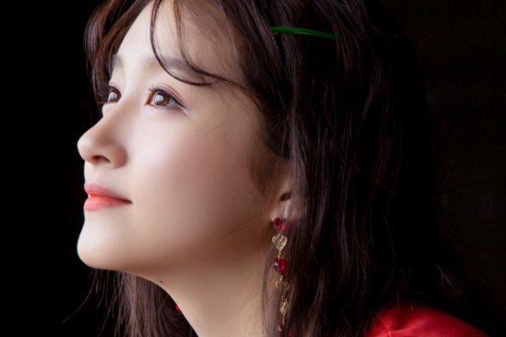 关晓彤的亲姐姐是谁