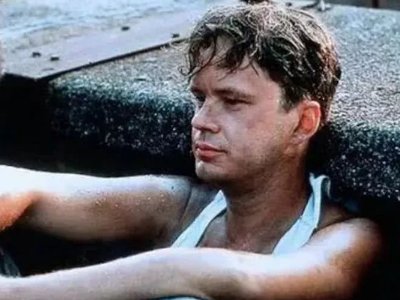 适合深夜一个人看的电影有哪些?